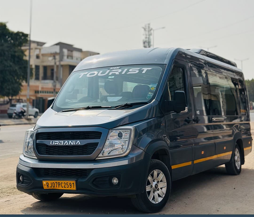Force Urbania 12-Seater exterior